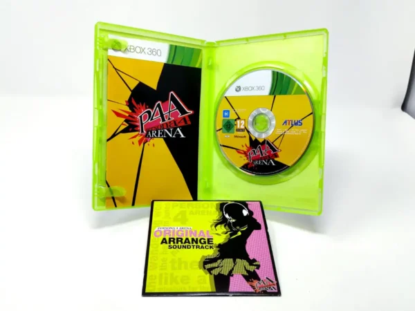 Interior del juego Persona 4 Arena (ALE) para XBOX 360 con disco y manual