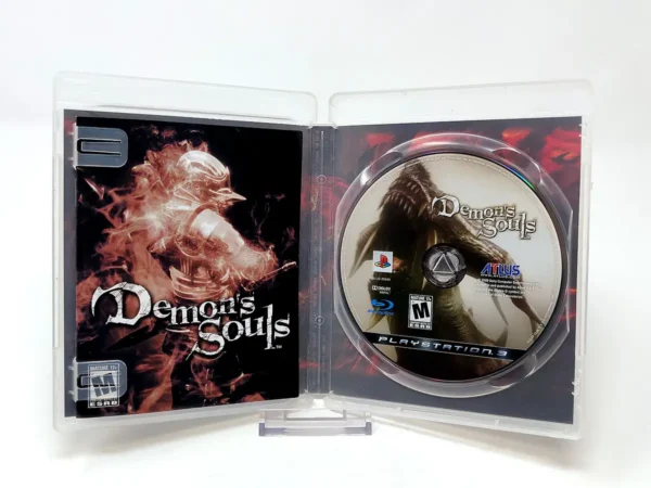 Interior del juego Demon's Souls (USA) para PlayStation 3 con disco y manual