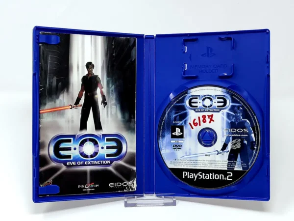 Interior del juego E.O.E: Eve of Extinction (ESP) (Rebajado) para PlayStation 2 con disco y manual