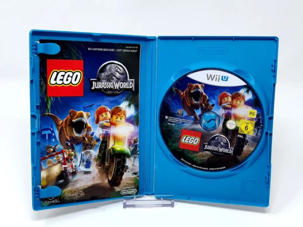Interior del juego LEGO Jurassic World (ESP) para Nintendo Wii U con disco y manual