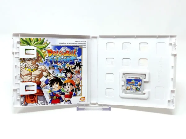 Interior del juego Dragon Ball: Fusions (ESP) para Nintendo 3DS con disco y manual