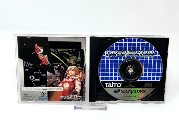 Interior del juego Layer Section (JAP) para Sega Saturn con disco y manual