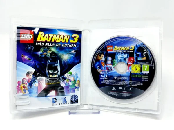 Interior del juego LEGO Batman 3: Más allá de Gotham (ESP) para PlayStation 3 con disco y manual