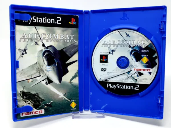 Interior del juego Ace Combat: Jefe de Escuadrón (ESP) para PlayStation 2 con disco y manual