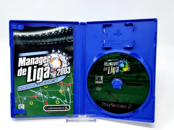 Interior del juego Mánager de Liga 2003 (ESP) para PlayStation 2 con disco y manual