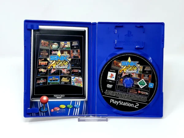 Interior del juego SNK Arcade Classics Vol. 1 (ESP) para PlayStation 2 con disco y manual