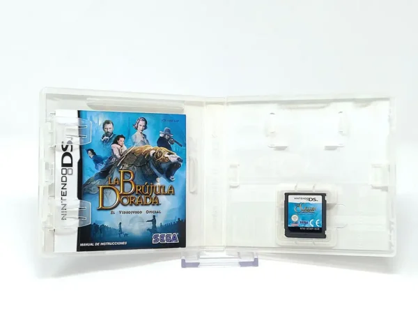 Interior del juego La Brújula Dorada (ESP) para Nintendo DS con disco y manual