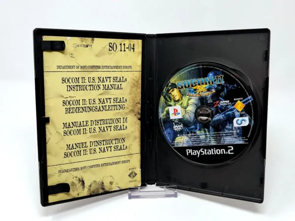 Interior del juego SOCOM II: U.S. Navy SEALs (EUR) para PlayStation 2 con disco y manual