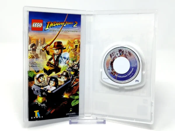 Interior del juego LEGO Indiana Jones 2: La Aventura Continúa (ESP) para PSP con disco y manual