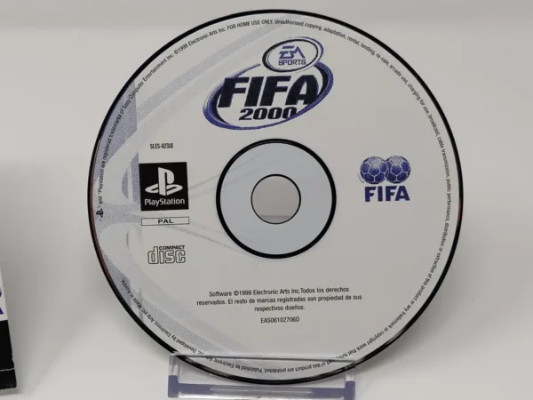 Interior del juego FIFA 2000 (ESP) para PlayStation 1 con disco y manual