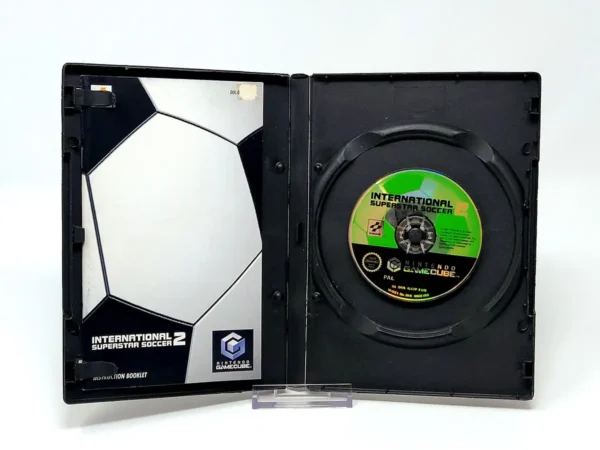 Interior del juego International Superstar Soccer 2 (ESP) para Nintendo GameCube con disco y manual
