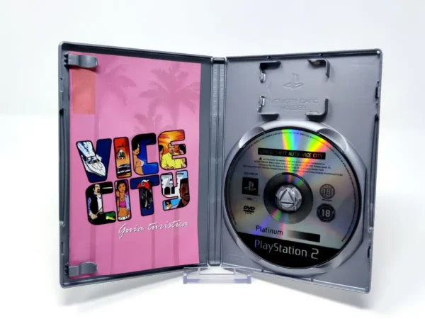 Interior del juego Grand Theft Auto: Vice City (ESP) (Platinum) para PlayStation 2 con disco y manual