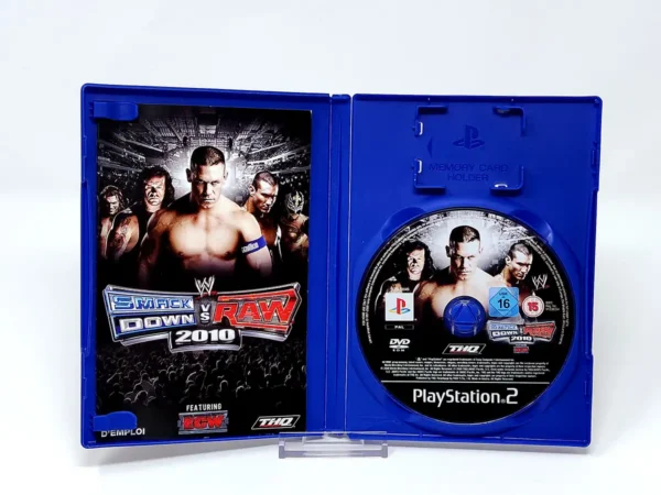 Interior del juego WWE SmackDown vs. Raw 2010 (FRA) para PlayStation 2 con disco y manual