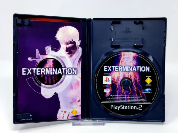 Interior del juego Extermination (ESP) para PlayStation 2 con disco y manual