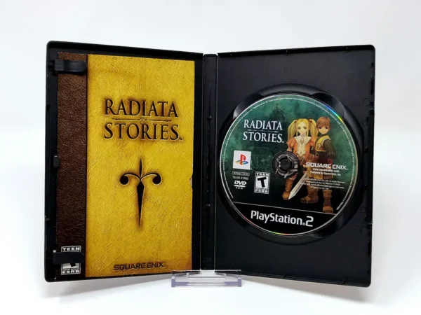 Interior del juego Radiata Stories (USA) para PlayStation 2 con disco y manual