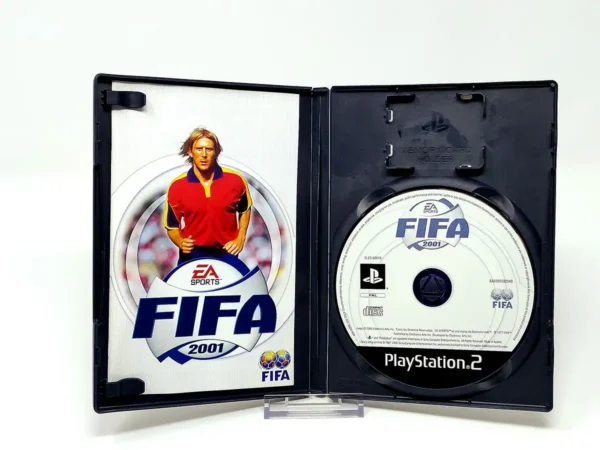 Interior del juego FIFA 2001 (ESP) para PlayStation 2 con disco y manual