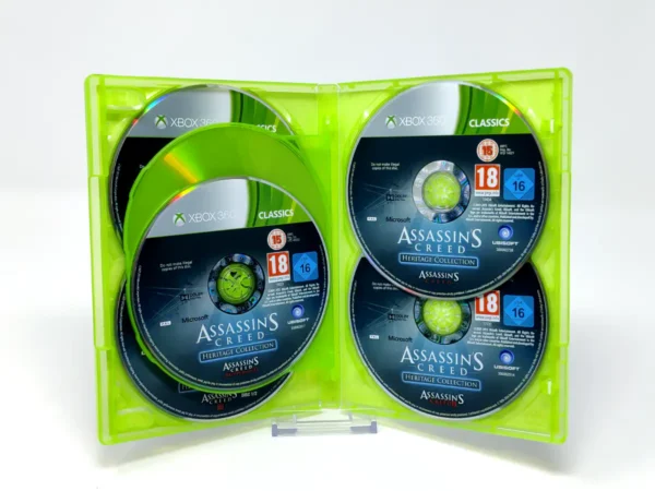 Interior del juego Assassin's Creed: Heritage Collection (ESP) para XBOX 360 con disco y manual