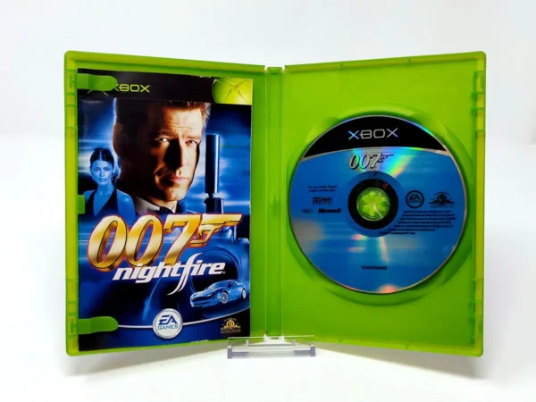 Interior del juego 007: Nightfire (HOL) para XBOX con disco y manual