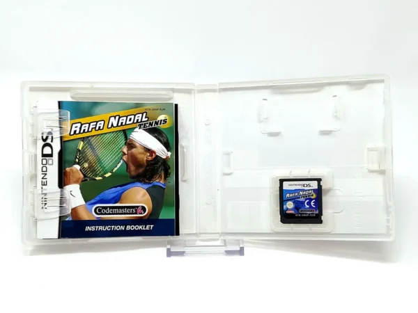 Interior del juego Rafa Nadal Tennis (ESP) para Nintendo DS con disco y manual