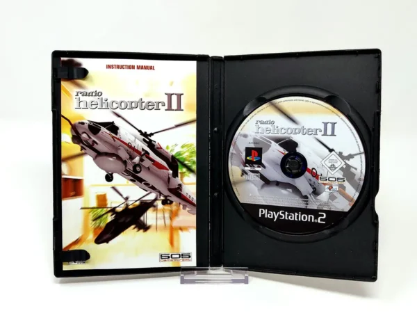 Interior del juego Radio Helicopter II (UK) para PlayStation 2 con disco y manual