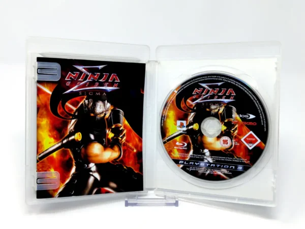 Interior del juego Ninja Gaiden Sigma (ESP) para PlayStation 3 con disco y manual