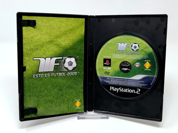 Interior del juego Esto es Futbol 2005 (ESP) para PlayStation 2 con disco y manual