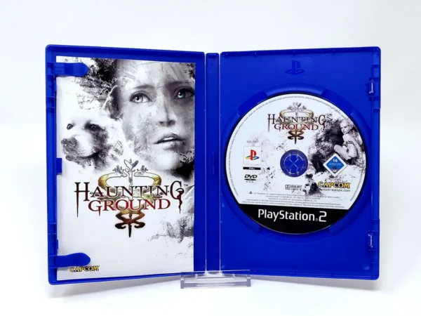 Interior del juego Haunting Ground (UK) para PlayStation 2 con disco y manual