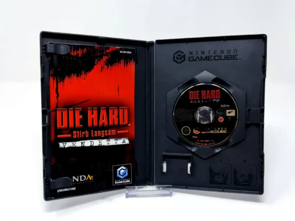 Interior del juego Die Hard: Vendetta (ALE) para Nintendo GameCube con disco y manual