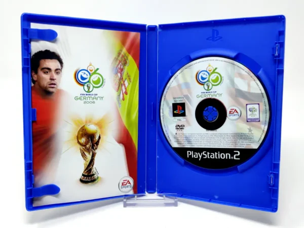 Interior del juego Copa Mundial de la FIFA 2006 (ESP) (Rebajado) para PlayStation 2 con disco y manual