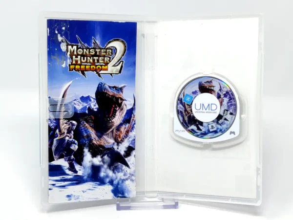 Interior del juego Monster Hunter Freedom 2 (ESP) (Rebajado) para PSP con disco y manual