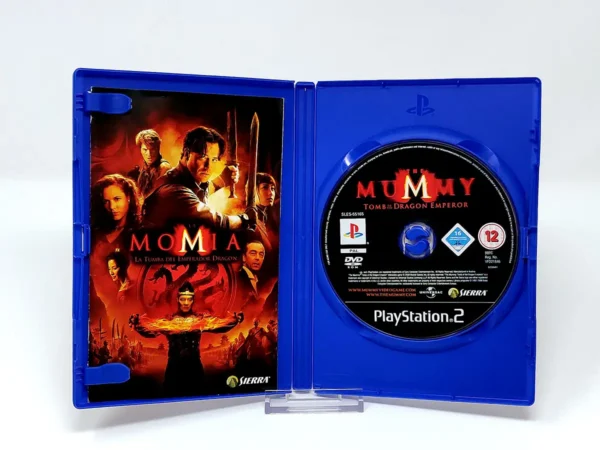 Interior del juego La Momia: La Tumba del Emperador Dragón (ESP) para PlayStation 2 con disco y manual
