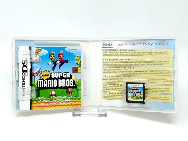 Interior del juego New Super Mario Bros. (ESP) para Nintendo DS con disco y manual