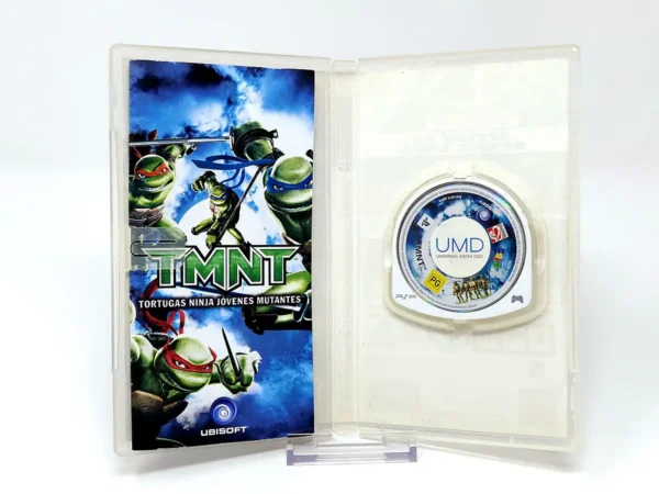 Interior del juego TMNT: Tortugas Ninja Jóvenes Mutantes (ESP) para PSP con disco y manual