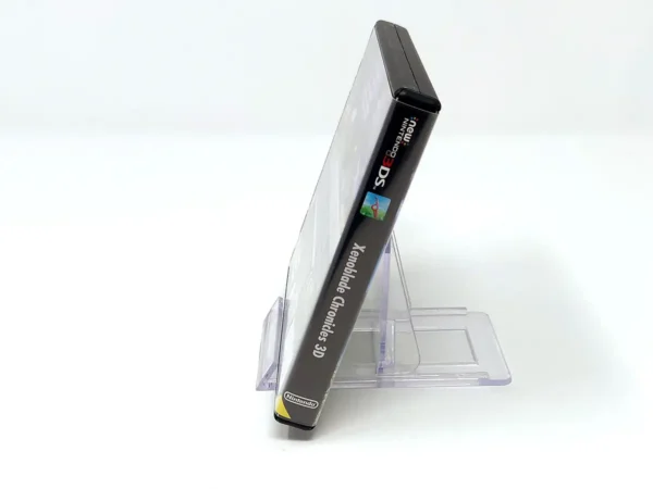 Lateral de la caja de Xenoblade Chronicles 3D (ESP) para Nintendo 3DS