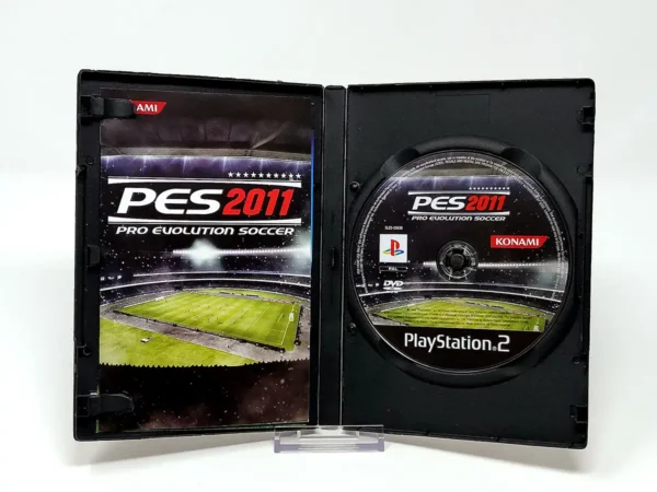 Interior del juego PES 2011: Pro Evolution Soccer (ESP) para PlayStation 2 con disco y manual