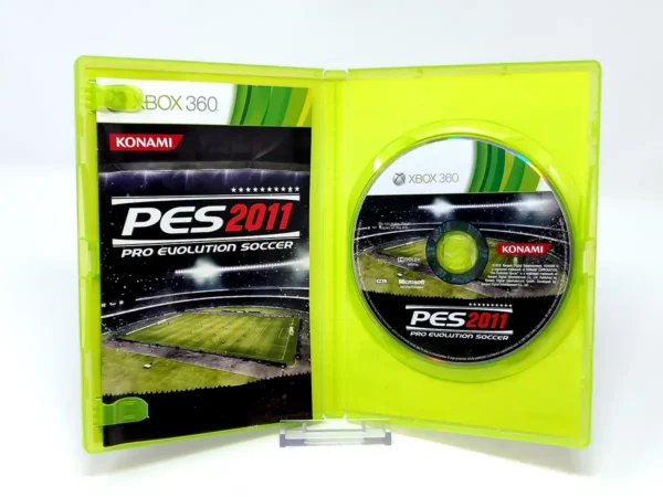 Interior del juego PES 2011: Pro Evolution Soccer (ESP) para XBOX 360 con disco y manual