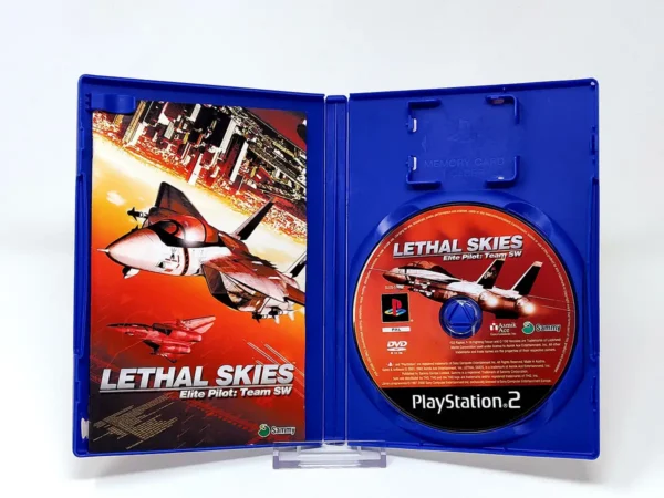 Interior del juego Lethal Skies: Elite Pilot - Team SW (ESP) para PlayStation 2 con disco y manual