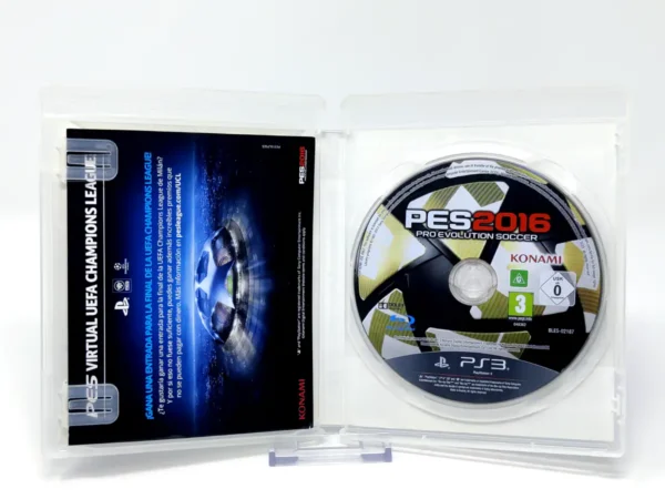 Interior del juego PES 2016: Pro Evolution Soccer (ESP) para PlayStation 3 con disco y manual