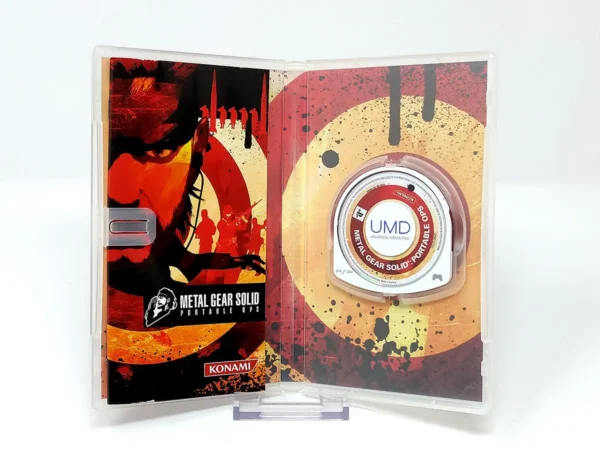 Interior del juego Metal Gear Solid: Portable Ops (ESP) para PSP con disco y manual