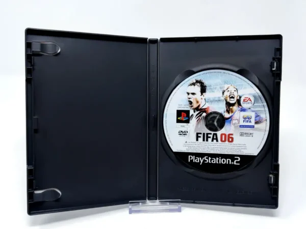 Interior del juego FIFA 06 (ESP) (Rebajado) para PlayStation 2 con disco y manual