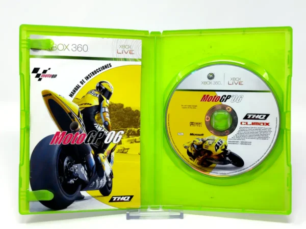 Interior del juego MotoGP '06 (ESP) para XBOX 360 con disco y manual