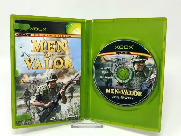 Interior del juego Men of Valor (ESP) para XBOX con disco y manual
