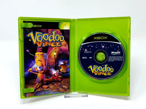 Interior del juego Voodoo Vince (ESP) para XBOX con disco y manual