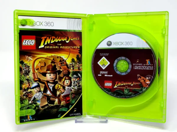 Interior del juego LEGO Indiana Jones / Kung Fu Panda (ESP) para XBOX 360 con disco y manual
