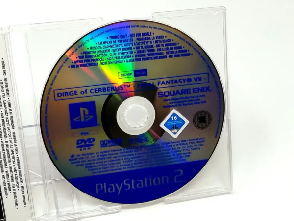 Interior del juego Dirge of Cerberus: Final Fantasy VII (ESP) (Promo) para PlayStation 2 con disco y manual