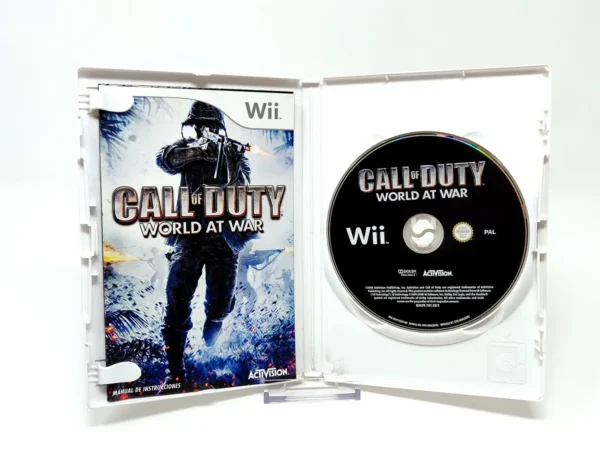 Interior del juego Call of Duty: World at War (ESP) para Nintendo Wii con disco y manual