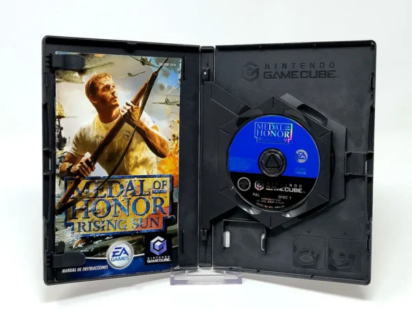 Interior del juego Medal of Honor: Rising Sun (ESP) para Nintendo GameCube con disco y manual