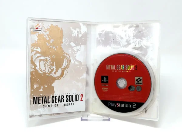 Interior del juego Metal Gear Solid 2: Sons of Liberty (FRA) para PlayStation 2 con disco y manual
