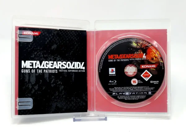 Interior del juego Metal Gear Solid 4: Guns of the Patriots (ESP) para PlayStation 3 con disco y manual