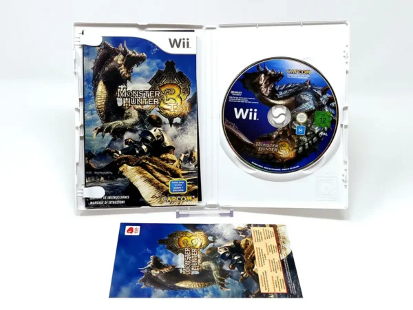 Interior del juego Monster Hunter Tri (EUR) para Nintendo Wii con disco y manual